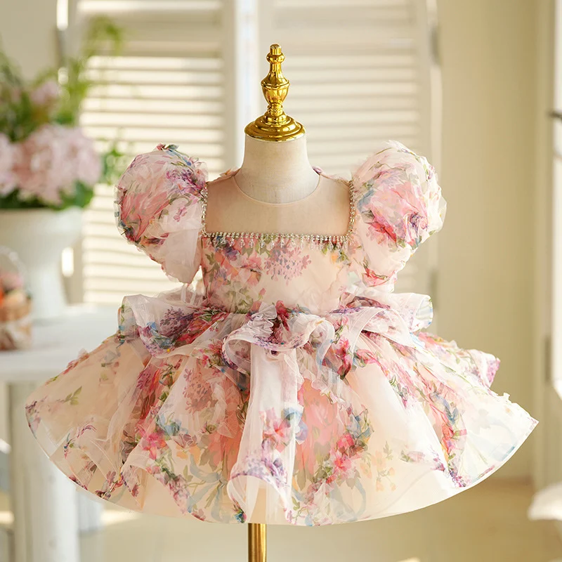 Kinderen Bloemenjurk met Pofmouwen, perfect voor de zomer. Comfortabel en luchtig ontwerp voor dagelijks gebruik of speciale gelegenheden. Unieke stijl.