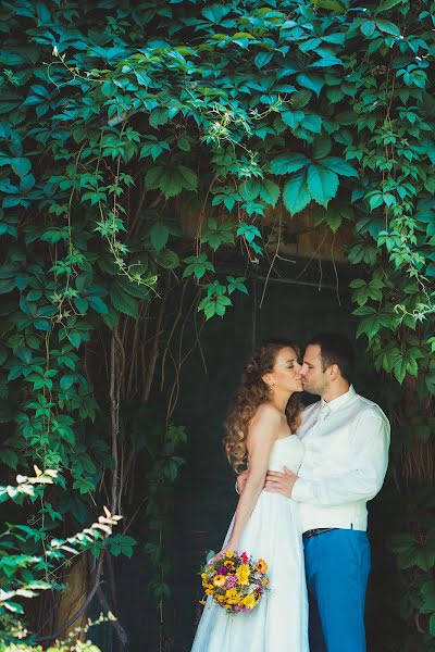 Nhiếp ảnh gia ảnh cưới Viktor Golubev (viktogoll). Ảnh của 26 tháng 9 2015
