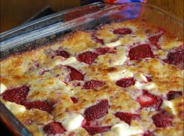 STRAWBERRY CREAM CHEESE COBBLER!