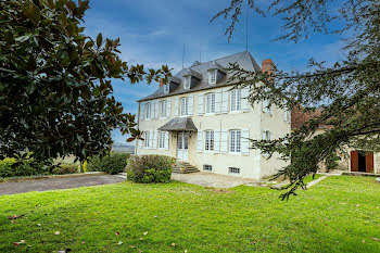 château à Artix (64)