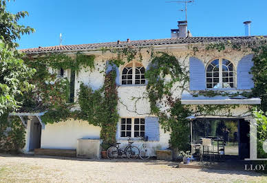 Maison avec piscine et jardin 15