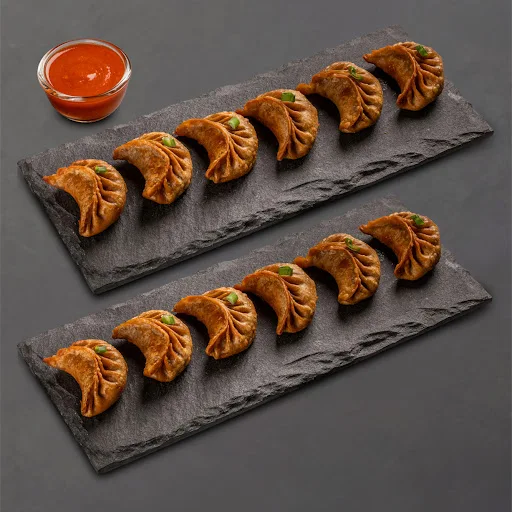 Fried Chicken Wheat Momos With Momo Chutney - 12 Pcs