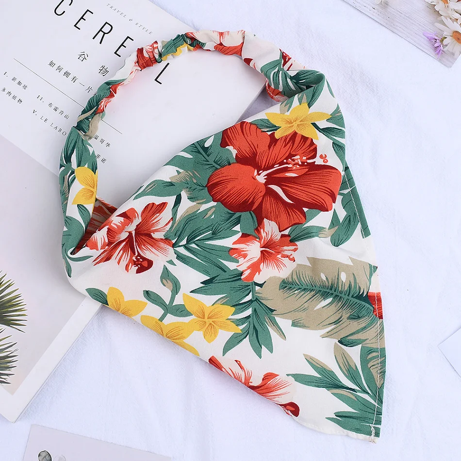 Sac bohémien imprimé pour femme et bandeau assorti. Un ensemble élégant et pratique, idéal pour compléter votre look avec une touche bohème.