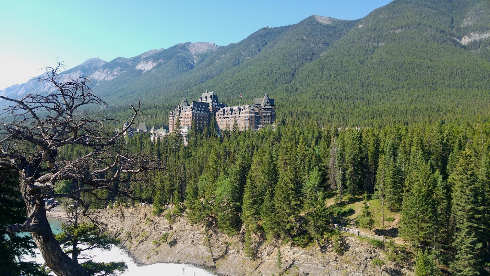 Fairmont Banff Springs hotel. Van Banff over Icefields Parkway naar Sunwapta Falls