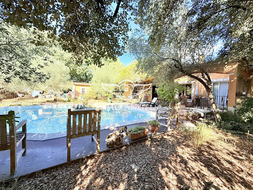Maison avec piscine et jardin 1