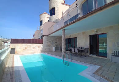 House with pool and terrace 8