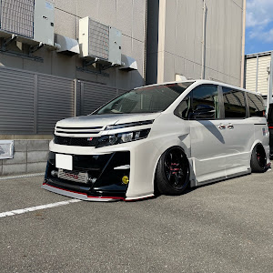 ヴォクシー ZRR80W