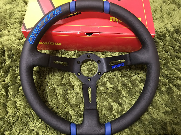 スカイラインのER34・スカイライン・momo・drifting・ステアリング交換に関するカスタム事例の投稿画像1枚目