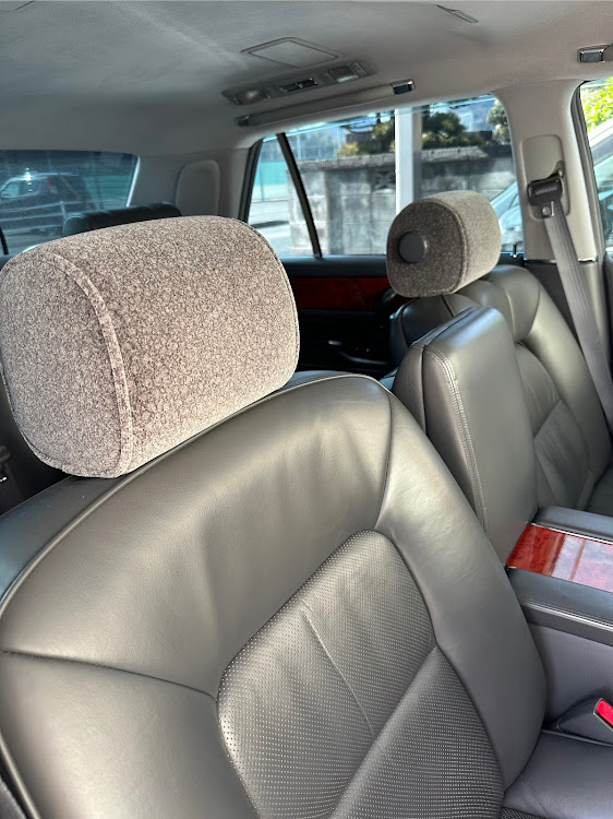 センチュリーのヘッドレスト交換・車が汚いに関するカスタム事例の投稿画像1枚目