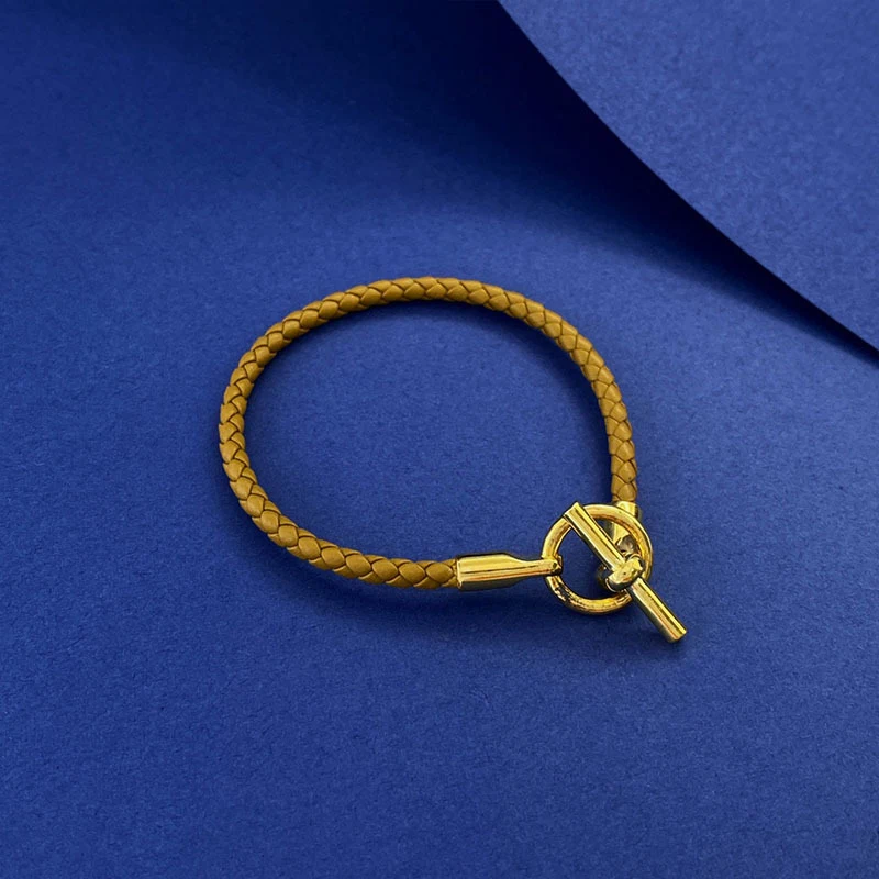 Pulseira de Couro Trançado com Fivela OT Punk Fashion, Design Único e Durável, Ideal para um Visual Arrojado e Cheio de Personalidade.