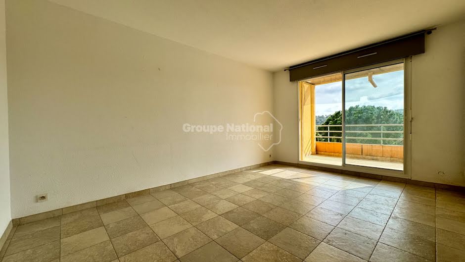 Vente appartement 2 pièces 44 m² à Nimes (30000), 150 000 €