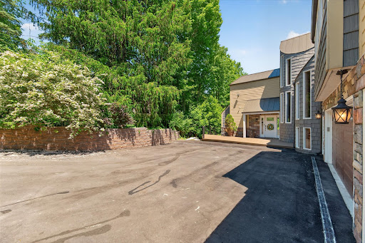 House with pool and garden 3