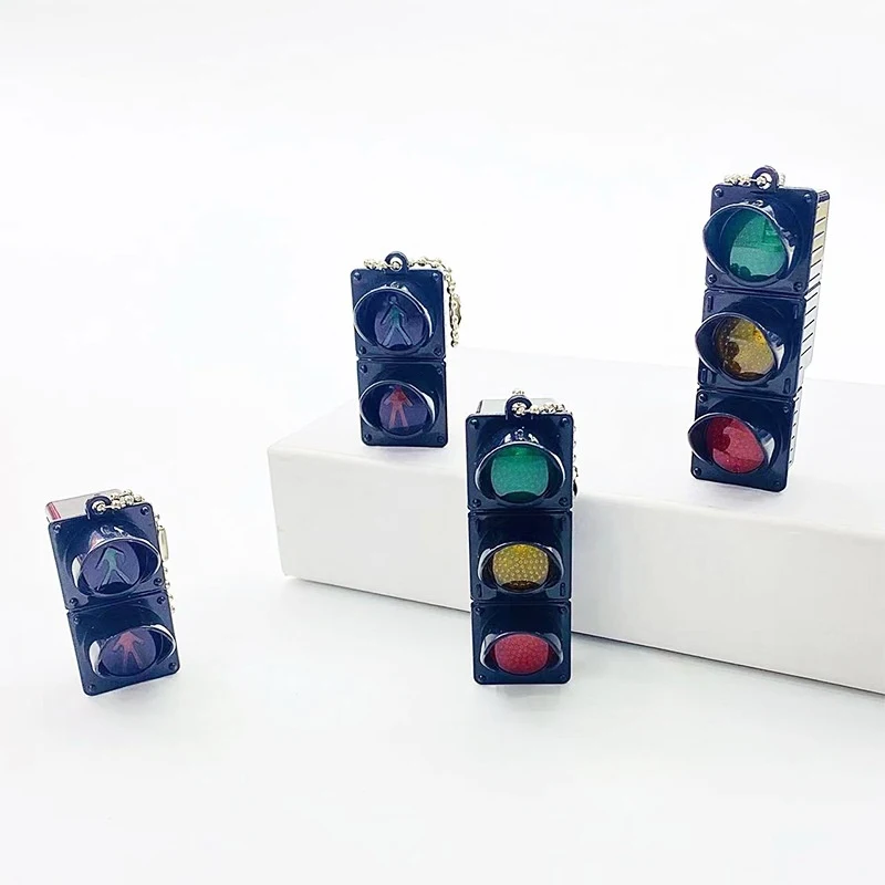 Mini Verkeerslicht Sleutelhanger Compact en draagbaar, deze sleutelhanger simuleert echte verkeerslichten voor sleutels en meer.