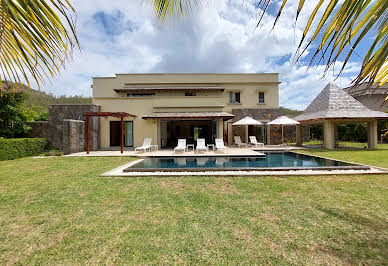 Maison avec piscine et jardin 1