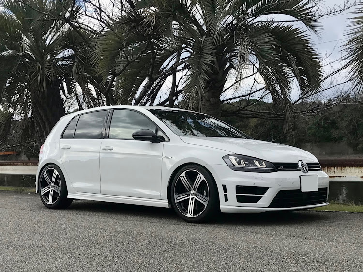 ゴルフ Rの納車直後と今を貼れ・ドライブ・DIY・車高調整に関するカスタム事例の投稿画像2枚目