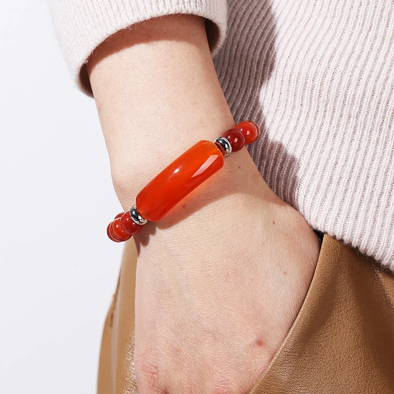 Bracelet femme en pierres naturelles simples, un accessoire élégant et intemporel. Sublimez votre poignet avec ce bijou délicat, idéal au quotidien.