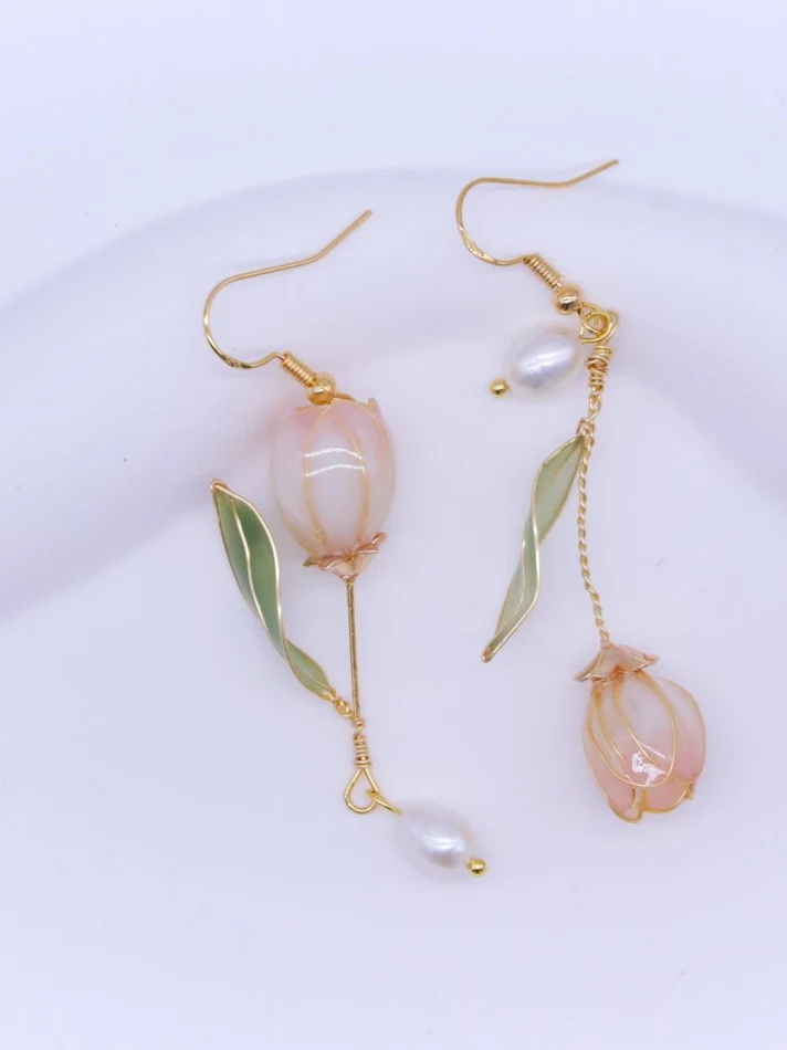 Tulp Vintage bloem stud oorbellen Special-interest design. Voeg een vleugje charme en elegantie toe aan je look met deze unieke oorbellen.