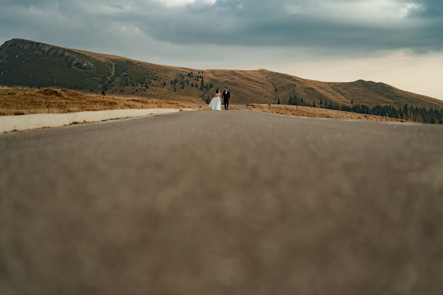 Bröllopsfotograf Mihail Dulu (dulumihai). Foto av 21 november 2023