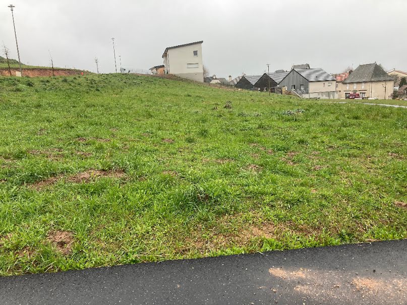 Vente terrain  790 m² à Lafeuillade-en-Vézie (15130), 30 810 €