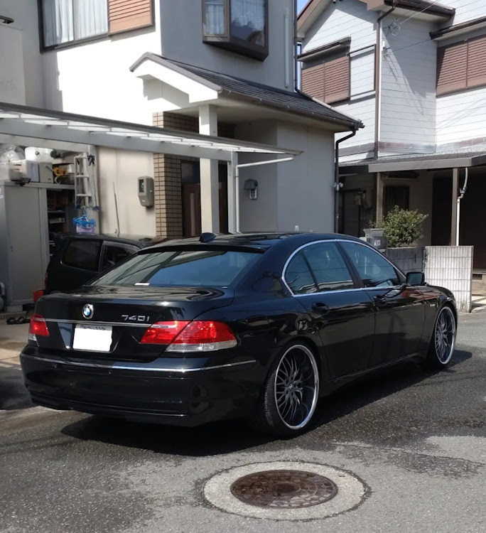 7シリーズの愛車・車検から帰還に関するカスタム事例の投稿画像1枚目