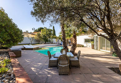 Propriété avec piscine et jardin 1