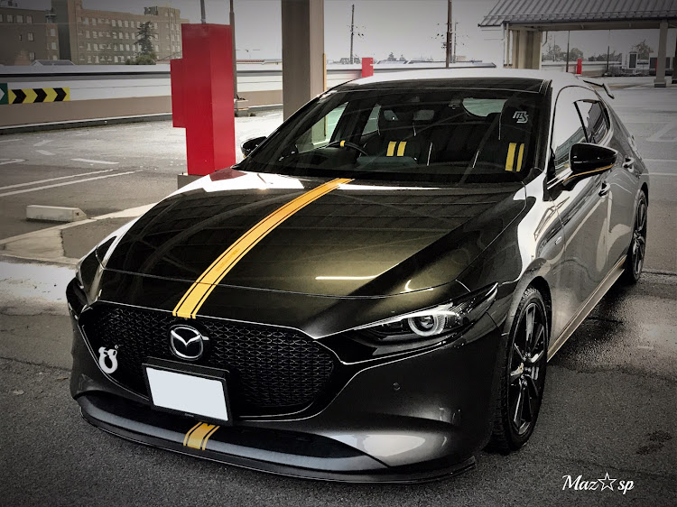 MAZDA3の3月もよろしくお願いします・ﾏｼｰﾝｸﾞﾚｰﾌﾟﾚﾐｱﾑﾒﾀﾘｯｸ・ファストバック・ドライブに関するカスタム事例の投稿画像1枚目