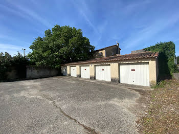 parking à Camaret-sur-Aigues (84)