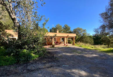 Villa with pool and garden 5