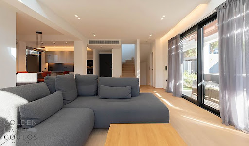 Contemporary apartment with pool 5