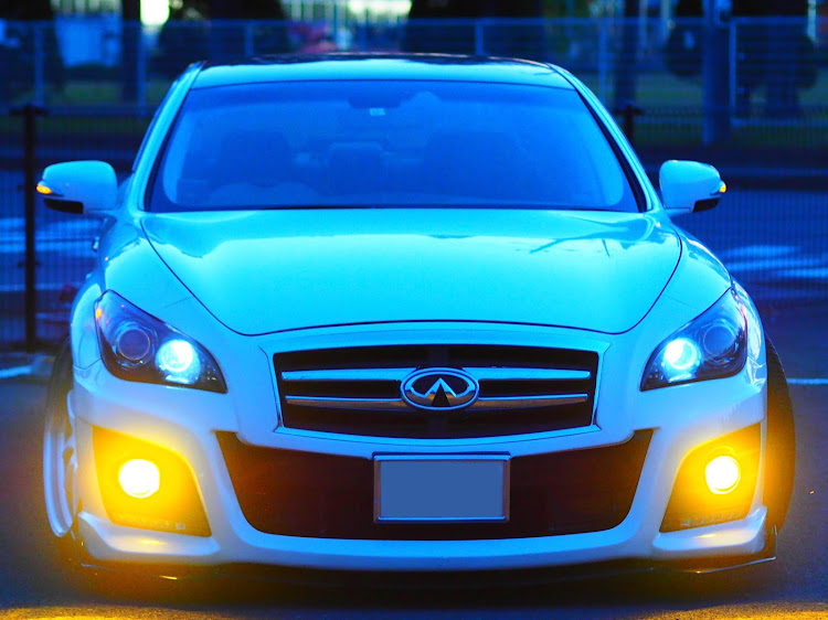 フーガのInfinity self-satisfaction・フォグランプはイエローが好き・🐽・梅雨入り間近・夕暮れ時にに関するカスタム事例の投稿画像2枚目