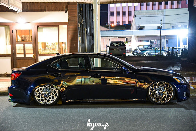 ISの兄弟車・EXTREME・AZARA wheel・猛暑日・暑いに関するカスタム事例の投稿画像2枚目