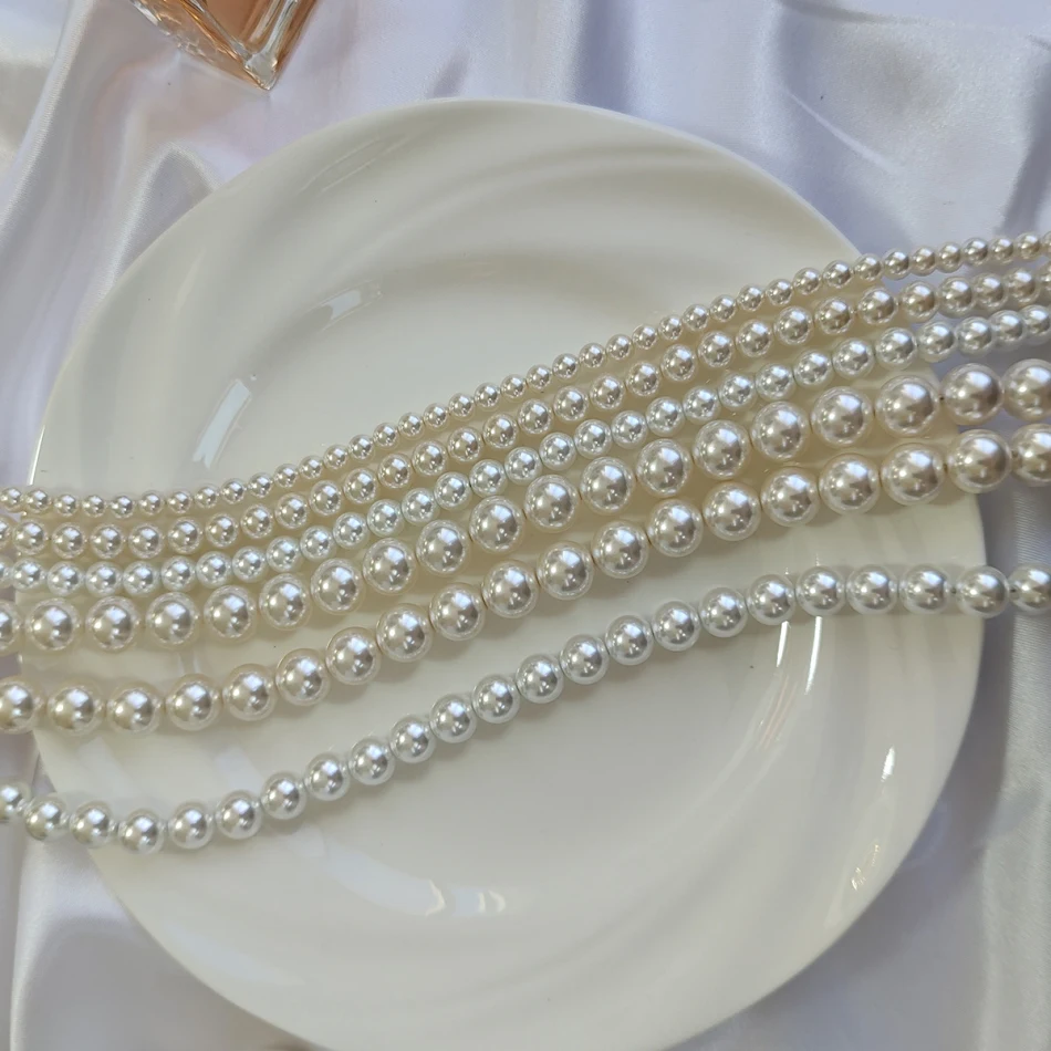 Collier Australian White Pearl Élégance intemporelle pour la clavicule. Perles blanches australiennes sublimes pour un décolleté raffiné et sophistiqué.