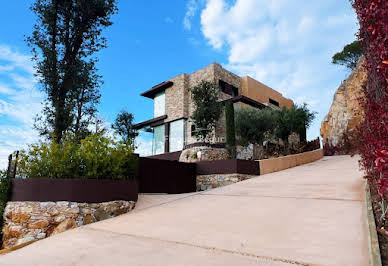 Maison avec piscine et terrasse 7