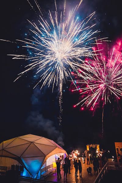 Fotógrafo de casamento Denis Osipov (svetodenru). Foto de 29 de setembro 2018