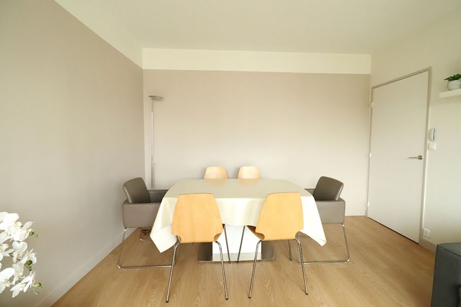 Location meublée appartement 3 pièces 65 m² à Neuilly-sur-Seine (92200), 2 590 €