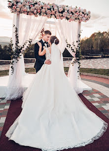 Fotógrafo de casamento Olga Sinoverska (synolya). Foto de 12 de março 2020