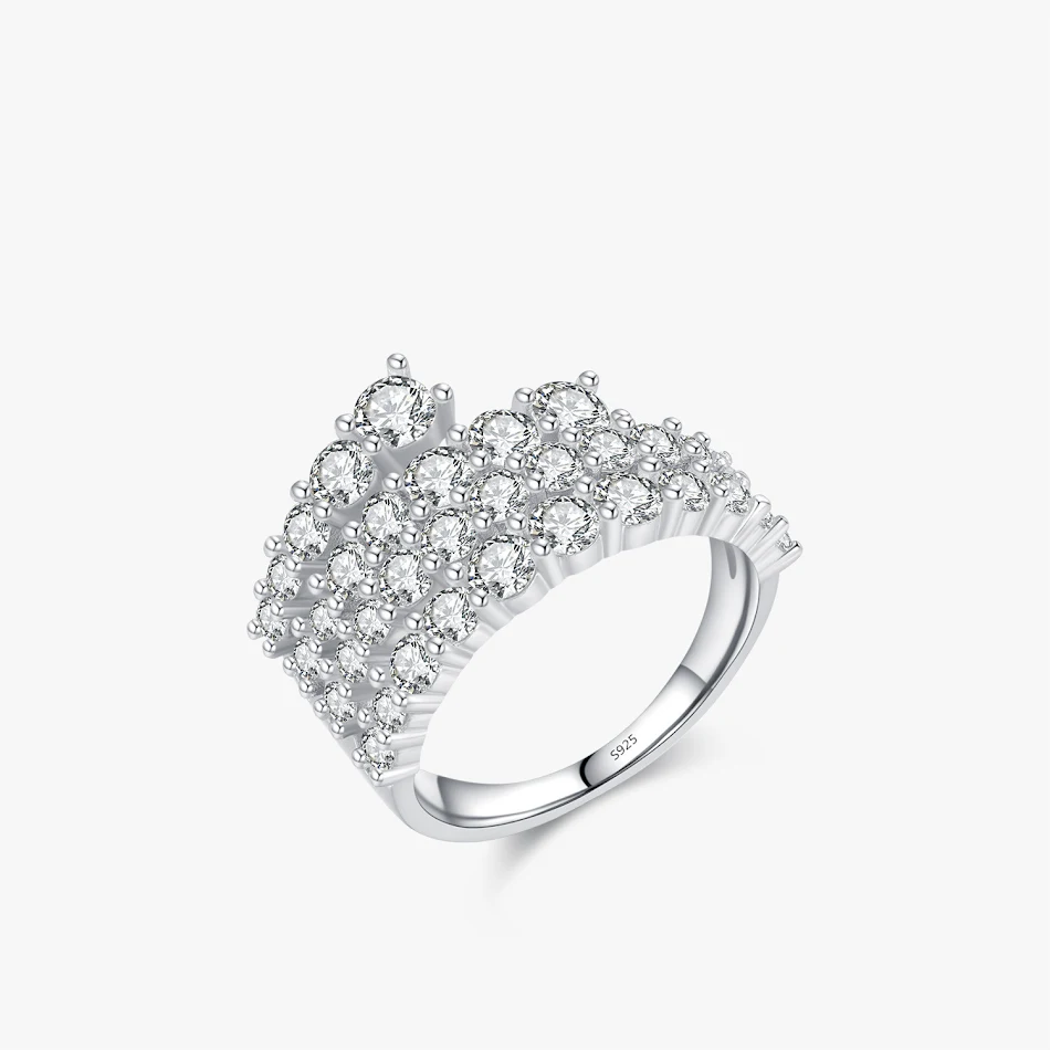 Bague en argent S925 au design minoritaire, tendance et haut de gamme. Un bijou de caractère pour un style unique et un sens de la mode affirmé.
