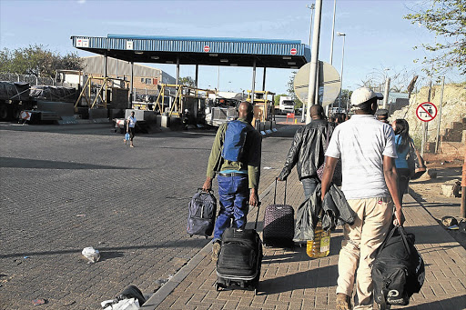 DEHUMANISED: Cross-border travellers at the SA, Zimbabwe border going home for Christmas . Picture by Elijar Mushiana