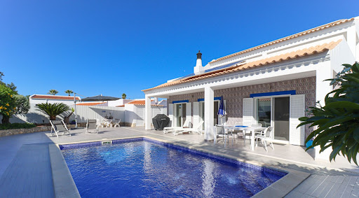 Villa avec piscine et jardin 1