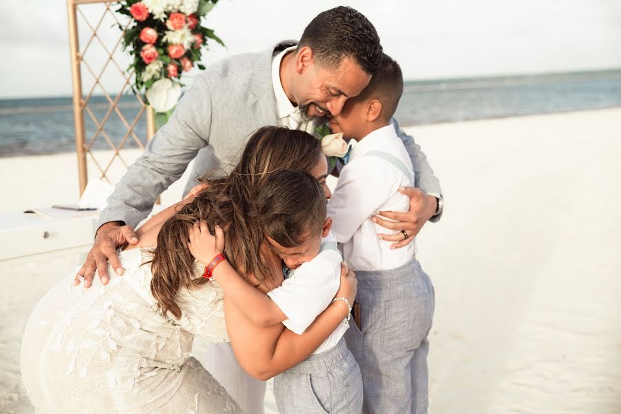 Fotógrafo de casamento Inna Bezverkha (innaletka). Foto de 2 de agosto 2022