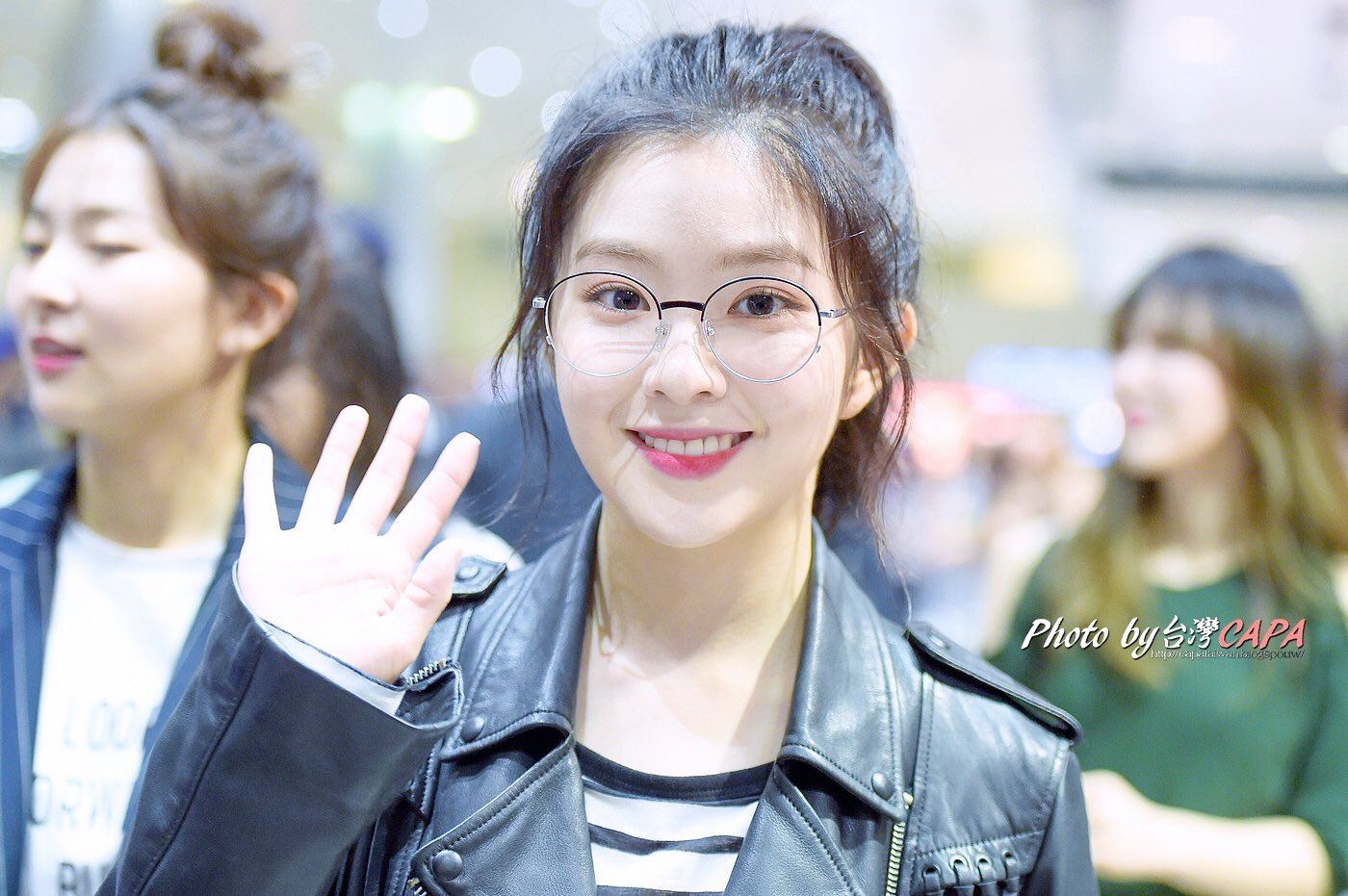 Irene looks super HOT in nerdy glasses + leather jacket - Koreaboo