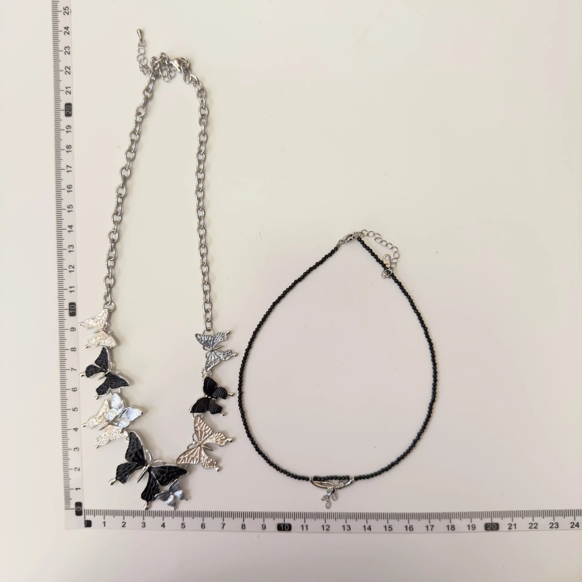 Title 6, Collier pendentif papillon coloré en alliage, u...