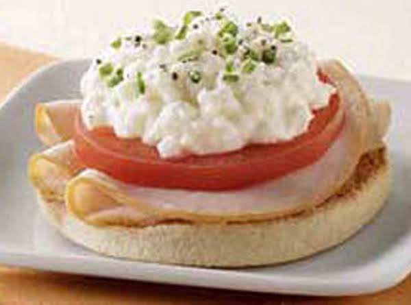 Cottage Cheese & Turkey on a Muffin_image