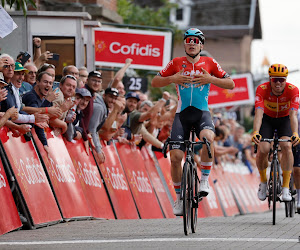 En of hij terug is: Arnaud De Lie pakt ondanks lekke banden opnieuw uit met sterke overwinning