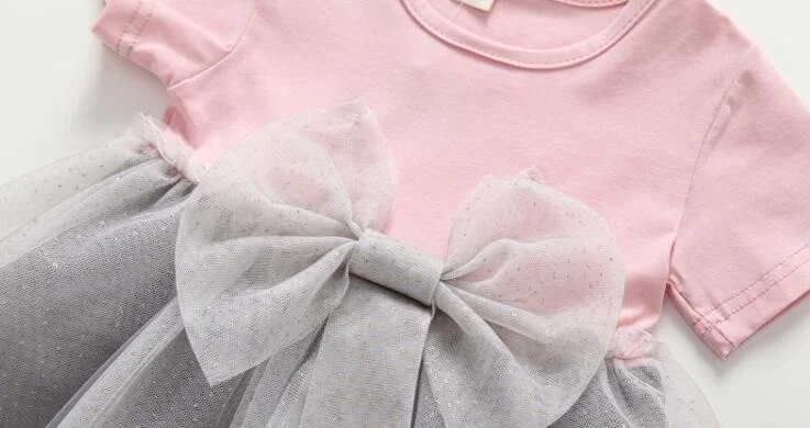 Robe de princesse super western couleur unie en coton pour bébé. Jupe confortable et élégante, parfaite pour les petites filles.