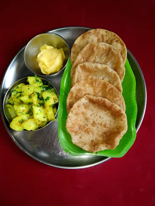 Sukhi Batata Bhaji With Shrikhand And 5 Poori [Serves 1]