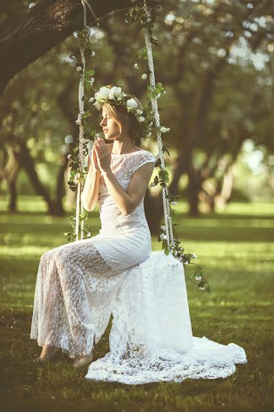 Wedding photographer Yana Slavinskaya (sentyabryaka). Photo of 31 July 2014