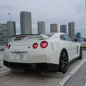 NISSAN GT-R