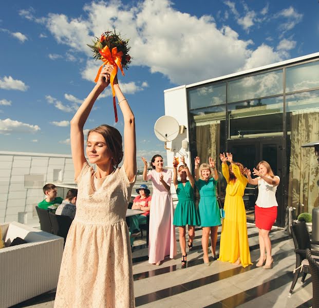 Fotógrafo de casamento Viktoriya Romanova (victori1). Foto de 19 de junho 2016