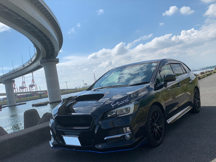 レヴォーグの霞埠頭・あのベンチ再来🤣・ダーリン撮ってもらっちゃった♡・撮る人を撮る(・∀・)by.スバ女・橋と愛車♡に関するカスタム事例の投稿画像2枚目